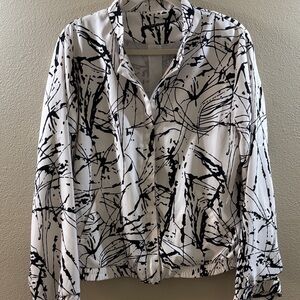 Insight Women's Black and White Abstract Print Sweater